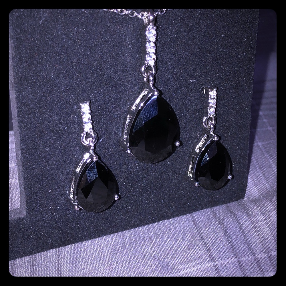 Necklace and earring set